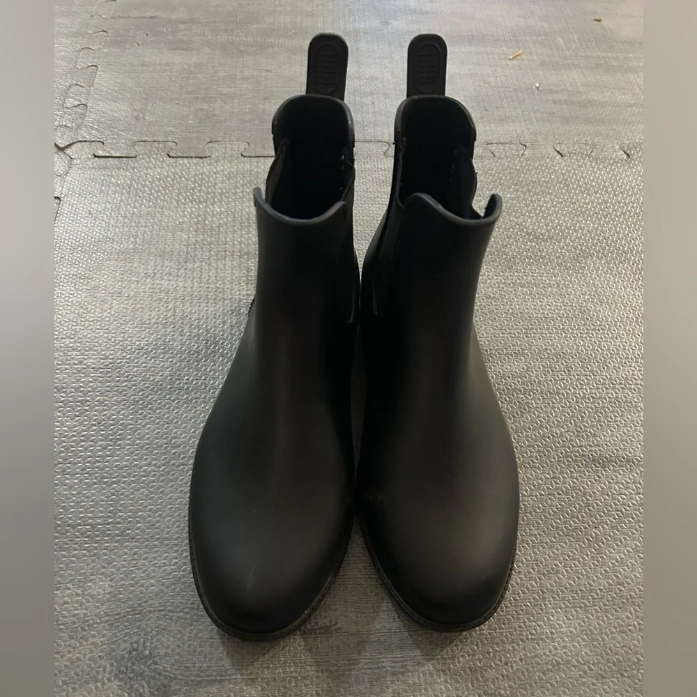 Black Rubber Chelsea Boots size 7.